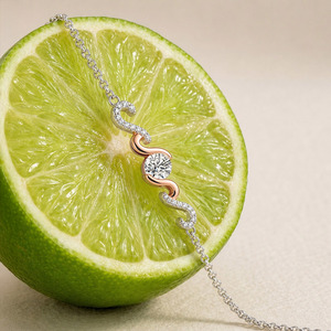 สร้อยข้อมือเงินแท้ Jeulia Amore รุ่น Two Tone Bypass Pave Fine Charm - Product Image 3