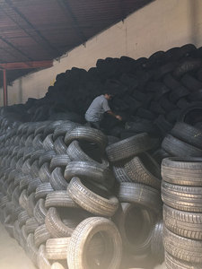 Neumáticos Usados para Camiones de Trabajo Pesado, Marca y Modelo [Nombre de la Marca y Modelo], Banda de Rodadura con Patrón de Goma Negra, Garantía de 5 Años, Ankara - Product Image 3
