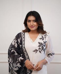 Precioso vestido de recepción de Georgette Salwar Kameez con detalles de perlas opulentas. - Product Image 4