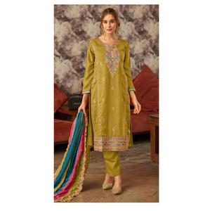 Vichitra lourd avec broderie Codding Séquence Travail Costume pakistanais pour les festivals et les fêtes Disponible à un prix abordable - Product Image 1