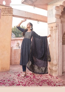 Qualité lourde de tissu teint en fil de viscose avec broderie Kurtis - Product Image 4