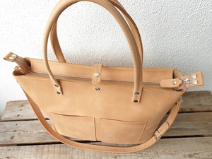 Sac pour ordinateur portable en cuir XXL beige camel unisexe, sac fourre-tout de luxe en cuir véritable avec poche zippée supérieure, cuir pleine fleur léger - Product Image 3