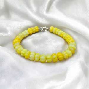 Bracelet perlé Melon opale jaune style minimal 2025 7-9mm fait à la main avec fermoir mousqueton pour anniversaires utilisation quotidienne des femmes - Product Image 2