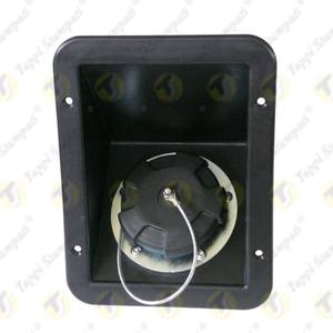 Bouchon de remplissage de carburant avec câble de sécurité - Acier galvanisé et plastique |   Vente en gros industrielle |   Code HS 85030091 - Product Image 1