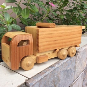Coche de juguete de madera seguro para niños - Product Image 2