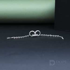 Charm Moissanite Diamond Lab Pulsera de diamantes cultivados en oro sólido de 14kt con diseño único y para cada lugar - Product Image 1