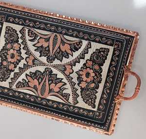 AALIYAN IMPEX Plateau de service en cuivre pur avec feuille d'or imprimée au centre pour la décoration de la console d'entrée moderne et antique Prix de gros - Product Image 3