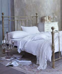 เตียงทองเหลืองแบบดั้งเดิมของอินเดีย ดีไซน์มีเอกลักษณ์สำหรับการตกแต่งห้องนอนสไตล์ราชวงศ์ งานโลหะประดิษฐ์ด้วยมือ ความงดงามทางวัฒนธรรมและความสง่างาม - Product Image 1