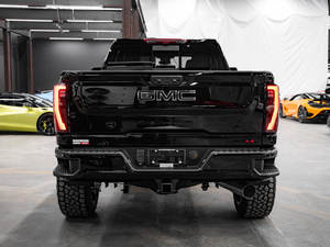 GMC Sierra 2500HD AT4 Crew Cab 4WD avec sièges en cuir 2024 d'occasion Boîte manuelle intérieur foncé - Product Image 5