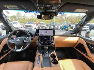 Lexus LX 600 2024 en Excelentes Condiciones, SUV Diésel Turbo de Lujo, Asientos de Cuero, Neumáticos R18, Interior Oscuro, en Venta - Product Image 5