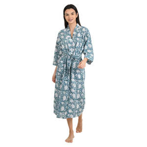 Robe de plage style kimono bohème en pur coton, imprimée à la main, motif floral gris-vert, idéale comme paréo ou tenue de bain. - Product Image 1