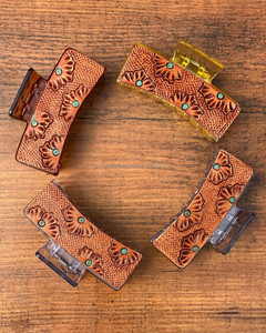 Nouvelle arrivée vente chaude Western élégant à la main usiné en cuir gravé pinces à cheveux en cuir griffe accessoires de cheveux pour les femmes - Product Image 4