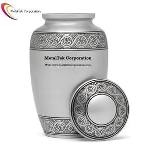 Urnes de crémation en métal de style américain faites à la main de couleurs personnalisées classique blanc gravé bande adulte mémorial cendres fournitures funéraires - Product Image 6