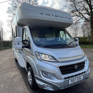 Mini-caravane de luxe 4x4 tout-terrain avec toilettes, design moderne, caractéristiques étendues pour le camping à domicile. - Product Image 5