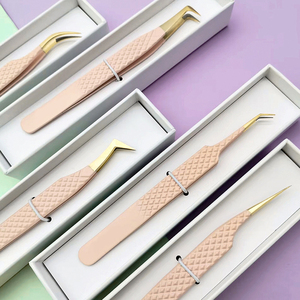 Pinzas de pestañas Diamond Grip Caja Rosa Caja blanca Aislamiento de embalaje Etiqueta privada Punta de fibra Volumen Pinzas de pestañas - Product Image 3