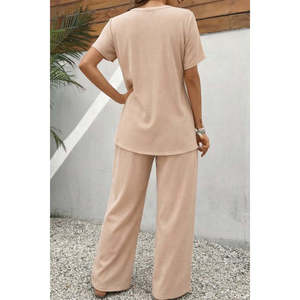 Conjunto de Dos Piezas para Mujer, Blusa de Manga Corta con Cuello Redondo y Detalle Asimétrico en Tela Arrugada y Pantalones, 35641 - Beige - Product Image 3