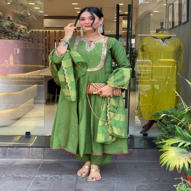Banarasi Suit Neck Design - Latest Designer Styles - V-Neck & O-Neck