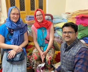 ผ้าคลุมไหล่ยาวพิมพ์ลายมันตราทิเบต ผลิตในอินเดีย ผ้าฝ้าย/วิสโคสเนื้อนุ่ม สีหลากหลาย สไตล์เรียบง่าย สำหรับทุกเพศ - Product Image 1