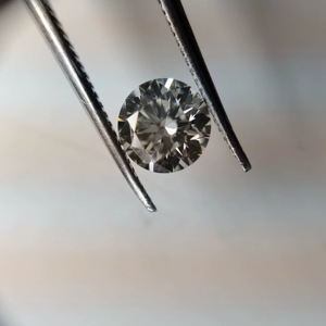 เพชร GIA Certified IGI จากผู้ผลิตเพชรธรรมชาติในอินเดีย สำหรับเครื่องประดับ ขนาด 0.30 กะรัต ถึง 1 กะรัต ทรงกลมเจียระไนแบบบริลเลียนท์ - Product Image 1