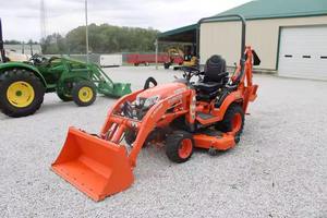 Tractor de ruedas Kubota BX23S usado de larga duración, modelo 2025, con 8HP de potencia nominal, cortacésped, cargador frontal e implementos de retroexcavadora. - Product Image 6