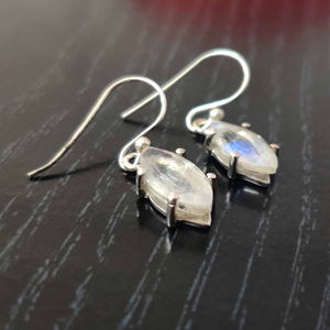 100% Naturel Arc-En-Ciel Moonstone Marquise Gemstone 925 Argent Prong Dangle Boucles D'oreilles 1.98 gms designer fait à la main boucles d'oreilles en pierre de lune - Product Image 5
