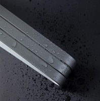 Crochets et rails de suspension en aluminium argenté de qualité supérieure pour la maison, la chambre, les magasins et les centres commerciaux – R International