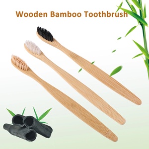 Brosse à dents en bambou écologique fabriquée au Vietnam TUYET DUNG pour adultes, biodégradable, recyclable, poils doux, jetable, échantillon - Product Image 1
