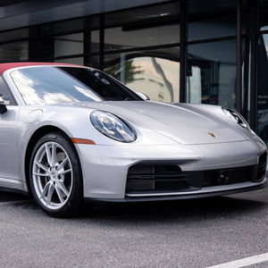 2025 911 Carrera Cabriolet 388-hp Flat-6, Paquete Sport Chrono, Interior Rojo Burdeos, Sin Modificar - Product Image 1