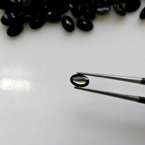 Pierre précieuse en onyx noir naturel, taille ovale 6x4 mm, pour la fabrication de bijoux - Product Image 3
