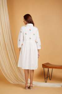 Vêtements de marque personnalisés Robe décontractée à imprimé floral blanc pour femme Vêtements pour femme au prix le plus bas - Product Image 6