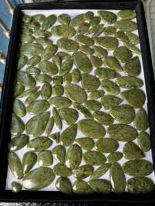 Pierres précieuses en jaspe serpent naturel de qualité AAA en gros, cabochon plat vert, pierre en vrac pour la fabrication de bijoux - Product Image 3