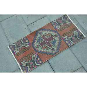 พรมวินเทจขนาดเล็ก, พรมตุรกีขนาด 1.4x2.8 ฟุต, พรมขนสัตว์ลายสัตว์สีแดง - Product Image 2