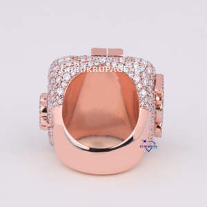 Jetez un coup d'œil à cette belle bague en or rose 14Kt et diamants de laboratoire ajoutant une touche d'élégance à toute tenue pour homme - Product Image 5