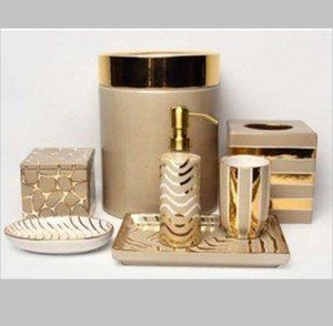 Ensemble de salle de bain en acier inoxydable finition émail et or de qualité supérieure, accessoires de salle de bain au design de luxe personnalisés - Product Image 1