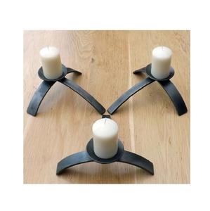 Ensemble de bougeoirs en métal faits à la main avec un design gracieux, parfait pour le salon, la table à manger, la chambre à coucher et la décoration festive - Product Image 4