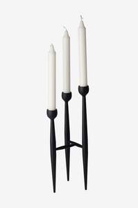 Portavelas de metal Premium duradero y elegante diseñado para crear un ambiente romántico en cualquier espacio interior - Product Image 3