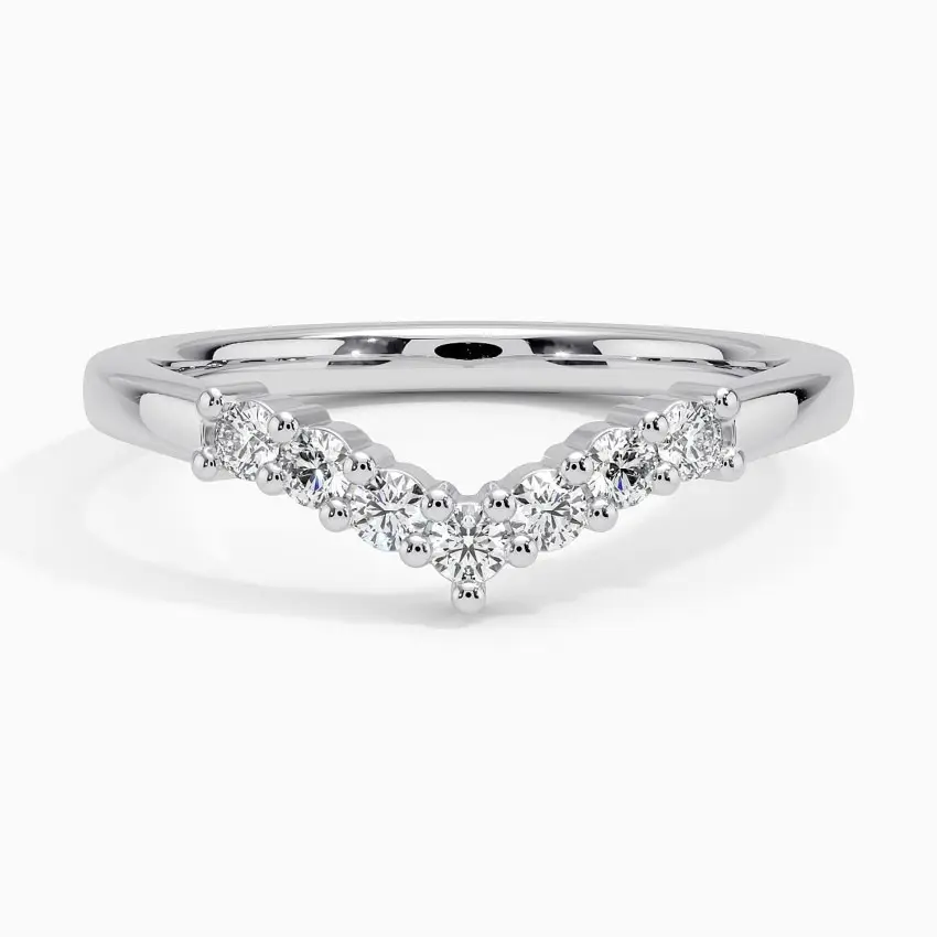 솔로 또는 신부 페어링에 이상적인 반짝이는 다이아몬드가 달린 눈부신 Chevron 18K 화이트 골드 링