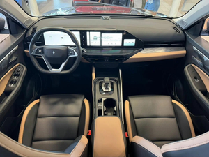 SUV compact haut de gamme 2024, toutes options, automatique, 5 places, disponible dans toutes les couleurs, à vendre - Product Image 3