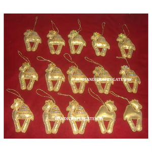 Adorno Navideño Colgante con Diseño Atractivo en Forma de Camello, Color Dorado, Bordado Zari, para Decoración del Hogar y Artículos para Fiestas de Boda - Product Image 1