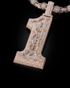 Pendentif en diamant avec sertissage en or rose personnalisé, style hip-hop glacé 3D, finition plaquée or avec moissanite VVS pour les occasions de fête - Product Image 2