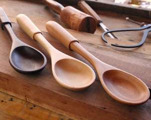 Juego de utensilios de cocina de madera de teca natural o acacia de CENTURIES con soporte para cuchara Juego de cucharas de cocina de madera y soporte para utensilios - Product Image 1