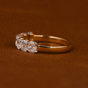 Bague de mariage unisexe en or platine certifiée sans conflit bande de diamant de mariée coussin d'éternité complète coupe laboratoire cultivé classique - Product Image 2