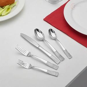 Ensemble de couverts décoratifs pour la table et la mise en scène des fêtes |   Couverts élégants et écologiques en acier inoxydable avec couleurs personnalisées - Product Image 3