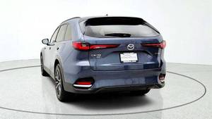 Beaux véhicules d'occasion Mazda CX-70 Plug-in Hybrid Premium AWD Premium 4 portes SUV à vendre - Product Image 2