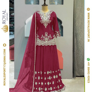 Présentation du nouveau costume long pakistanais de créateur Collection Sharara et Dupptta au tarif de gros par Royal Export Surat - Product Image 2