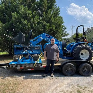 รถแทรคเตอร์สำหรับสวนเครื่องตัดหญ้าแบบอเนกประสงค์พร้อมรถตักด้านหน้าและรถแบ็คโฮ28V พร้อมกล่องหญ้า - Product Image 1