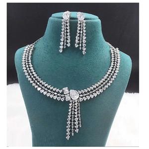 Parure de bijoux de luxe de qualité AD Magnifique collier et boucles d'oreilles pour les occasions spéciales disponibles au meilleur prix - Product Image 1