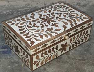 Le porte-serviettes moderne en MDF améliore le look de la table à manger avec une construction en bois simple, élégante et durable - Product Image 2