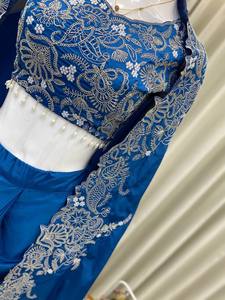 Conjunto de Sari de Georgette Bordado de Lujo Unity Luxure con Blusa de Diseñador y Capa, Conjunto de Fiesta de Lujo - Product Image 5