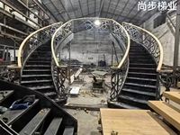 Escalier en colimaçon en pierre, marches en marbre, dalles d'escalier en marbre, escalier en bois, escalier intérieur, escaliers en spirale, escaliers à balustres en fer forgé